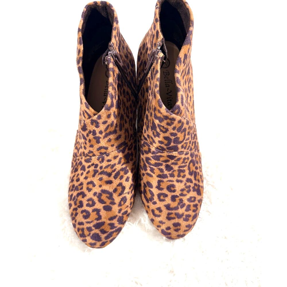 Bella-Vita Women's Leopard Print Booties Size 8.5M Block Heel NWOB